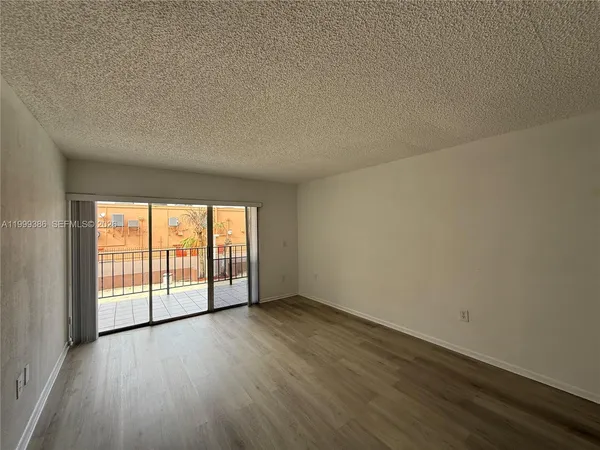 $285,000 | 1900 West 68th Street, Unit B203, Hialeah, FL 33014