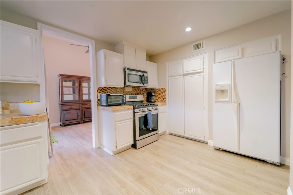 13584 Sutter Court Fontana, CA 92336 - Photo 17 of 38