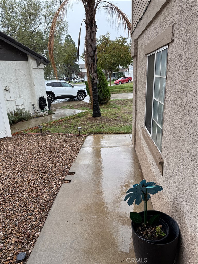 13584 Sutter Court Fontana, CA 92336 - Photo 46 of 46 a view of a backyard with a garden and plants