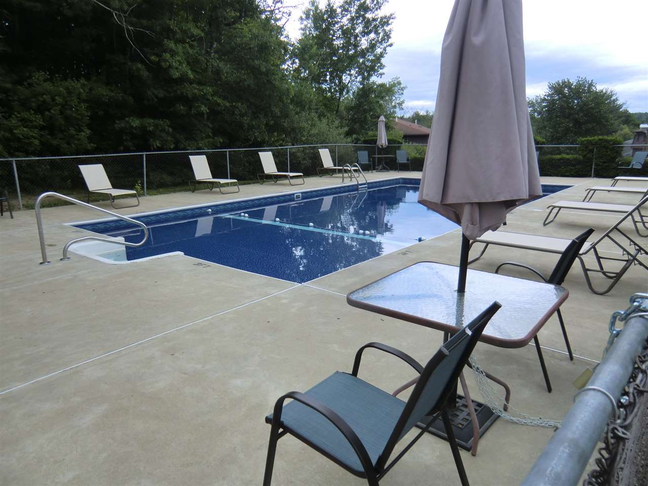 29 Old Hackett Hill Road, Unit 2D Manchester, NH 03102 - Photo 6 of 8 Gallery Image 6