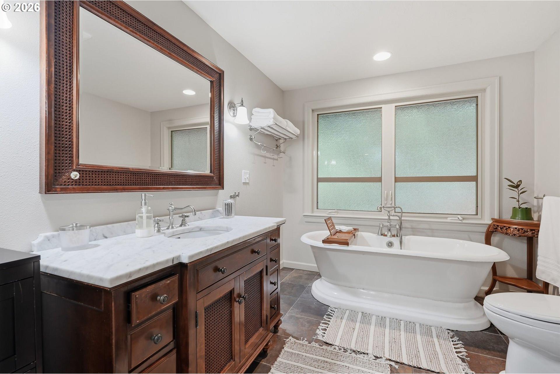 7325 Southeast Barbara Welch Road Portland, OR 97236 - Photo 32 of 37 Gallery Image 32