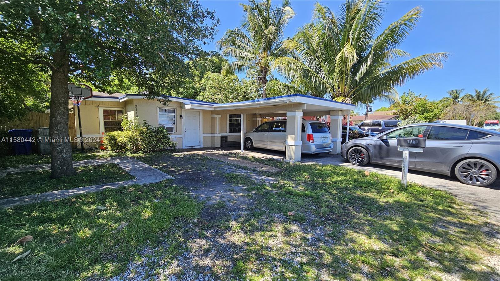 2114 Northwest 5th Street Pompano Beach, FL 33069 - Photo 2 of 19