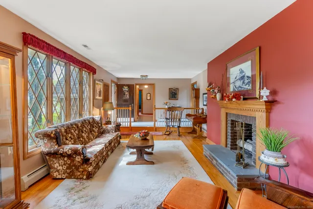 $499,900 | 10 Cleary Lane, Windsor, CT 06095