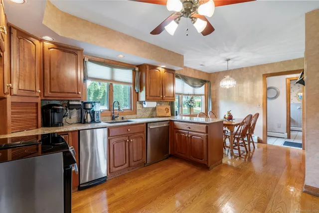 $499,900 | 10 Cleary Lane, Windsor, CT 06095