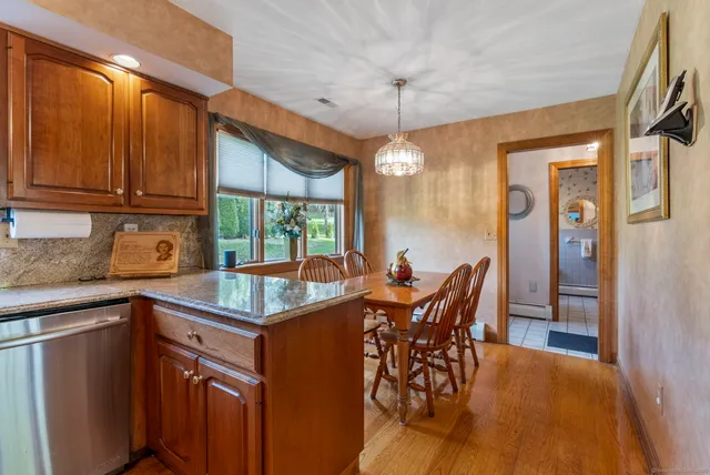 $499,900 | 10 Cleary Lane, Windsor, CT 06095