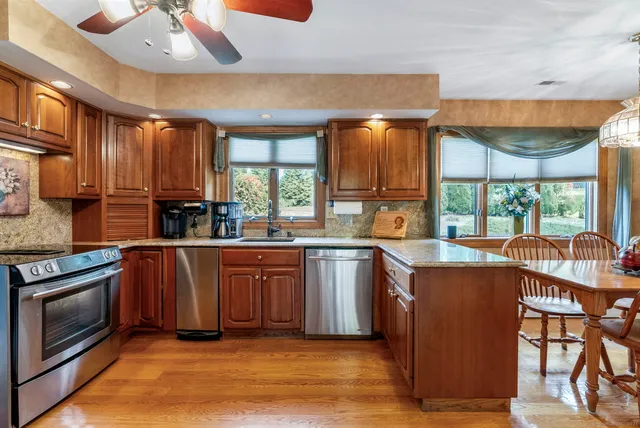 $499,900 | 10 Cleary Lane, Windsor, CT 06095