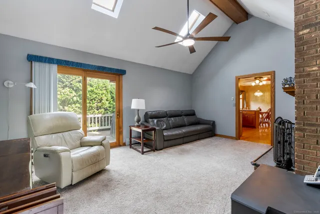 $499,900 | 10 Cleary Lane, Windsor, CT 06095