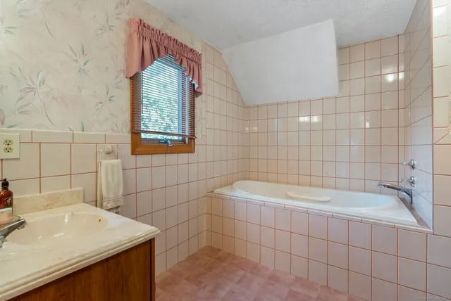 $499,900 | 10 Cleary Lane, Windsor, CT 06095