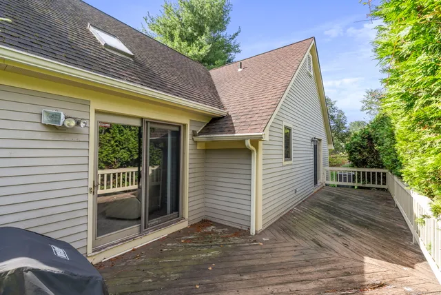 $499,900 | 10 Cleary Lane, Windsor, CT 06095