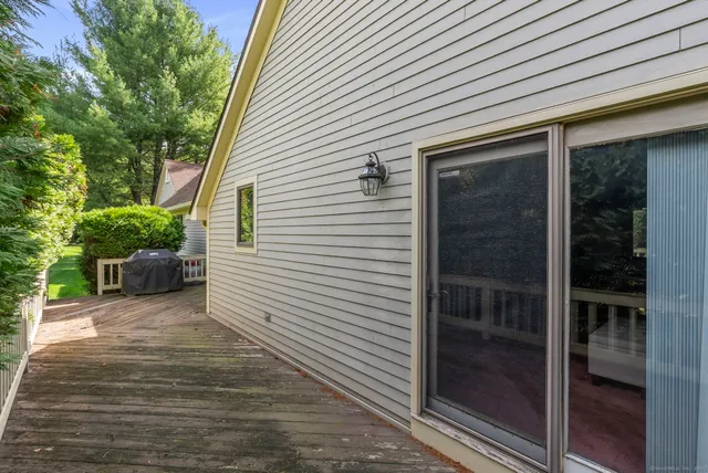 $499,900 | 10 Cleary Lane, Windsor, CT 06095