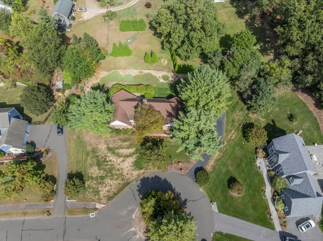 $499,900 | 10 Cleary Lane, Windsor, CT 06095