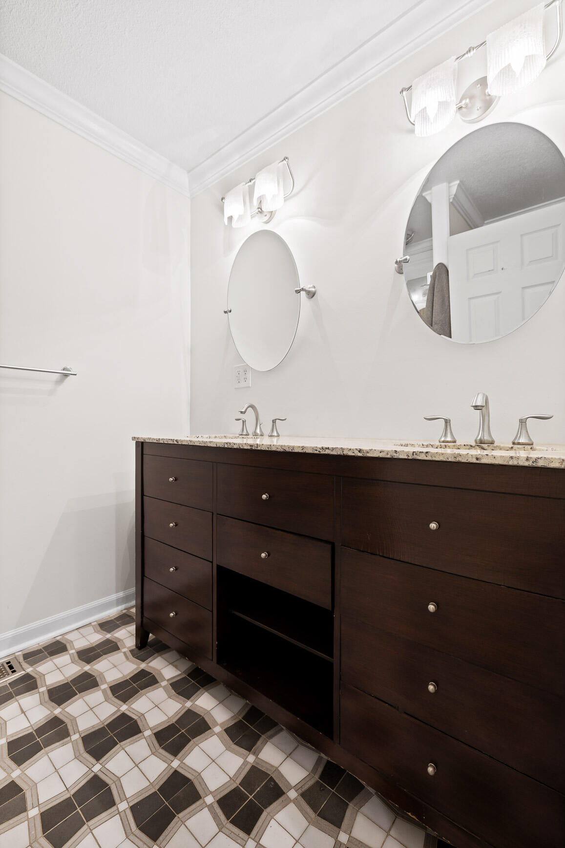 2026 Hickory Valley Road Chattanooga, TN 37421 - Photo 12 of 43 Hickory Valley-45