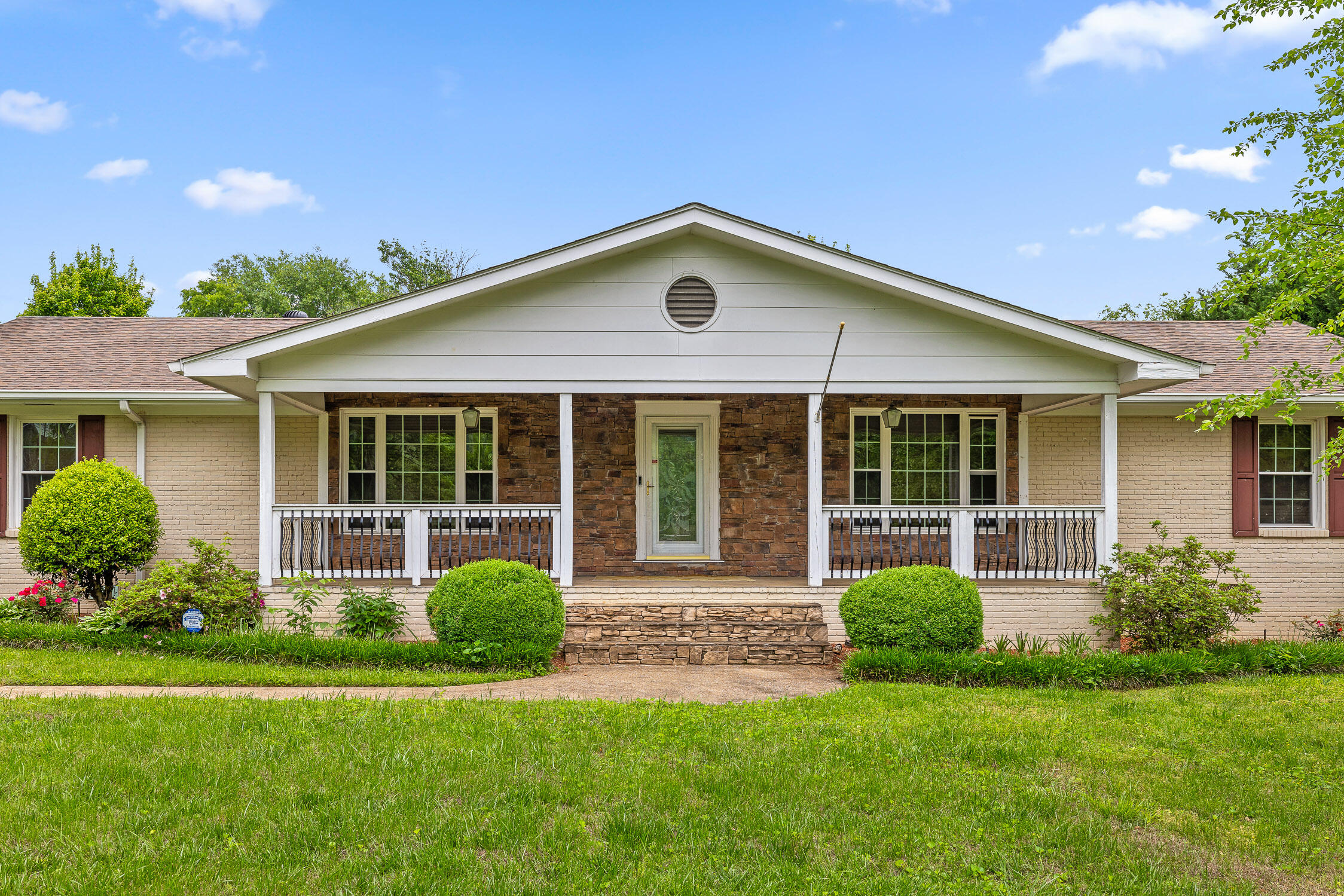 2026 Hickory Valley Road Chattanooga, TN 37421 - Photo 3 of 43 Hickory Valley-17
