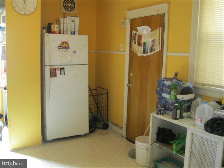 290 Sanford Road Upper Darby, PA 19082 - Photo 4 of 9 Kitchen
