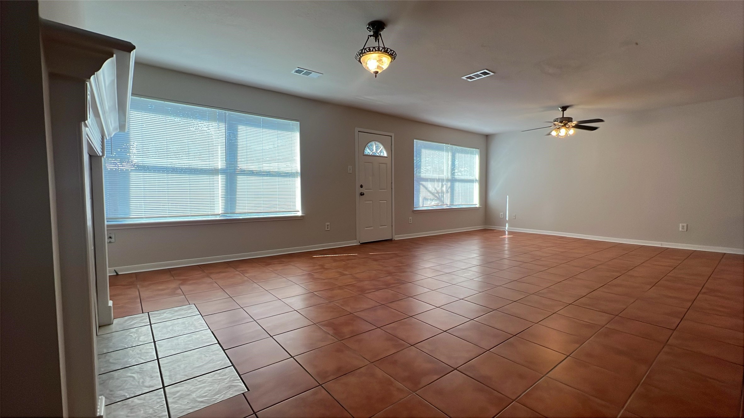6411 Halstead Meadows Circle Houston, TX 77086 - Photo 7 of 37