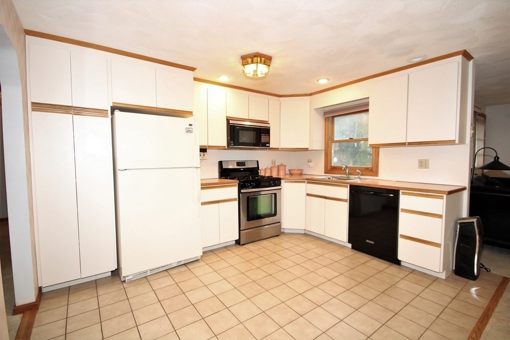 287 Sprague Street Dedham, MA 02026 - Photo 6 of 34 Gallery Image 6