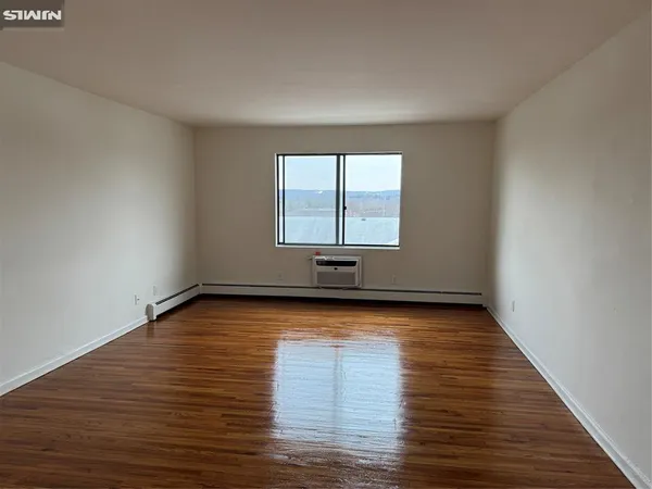 $2,650 | 101 Bellgrove Drive, Unit 1B, Mahwah, NJ 07430