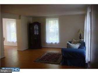132 Partree Road Cherry Hill, NJ 08003 - Photo 4 of 12 Living Room
