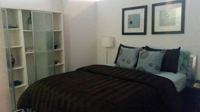 235 West Van Buren Street, Unit 3620 Chicago, IL 60607 - Photo 9 of 12 a bedroom with a bed and a mirror