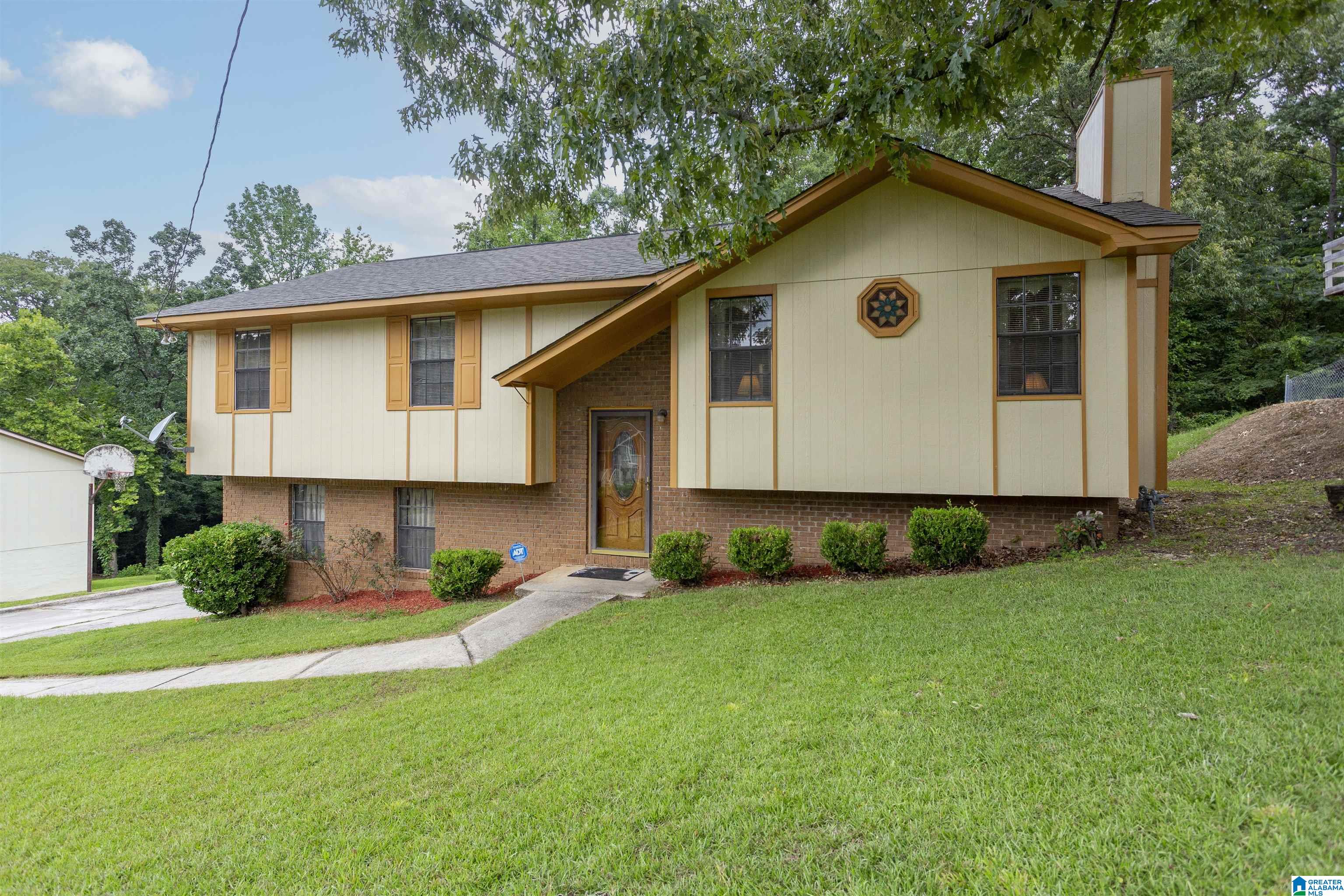 609 Live Oak Circle Fairfield, AL 35064 - Photo 3 of 28