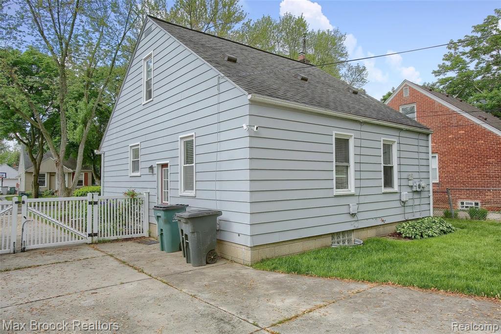 1674 Harvard Road Berkley, MI 48072 - Photo 27 of 30
