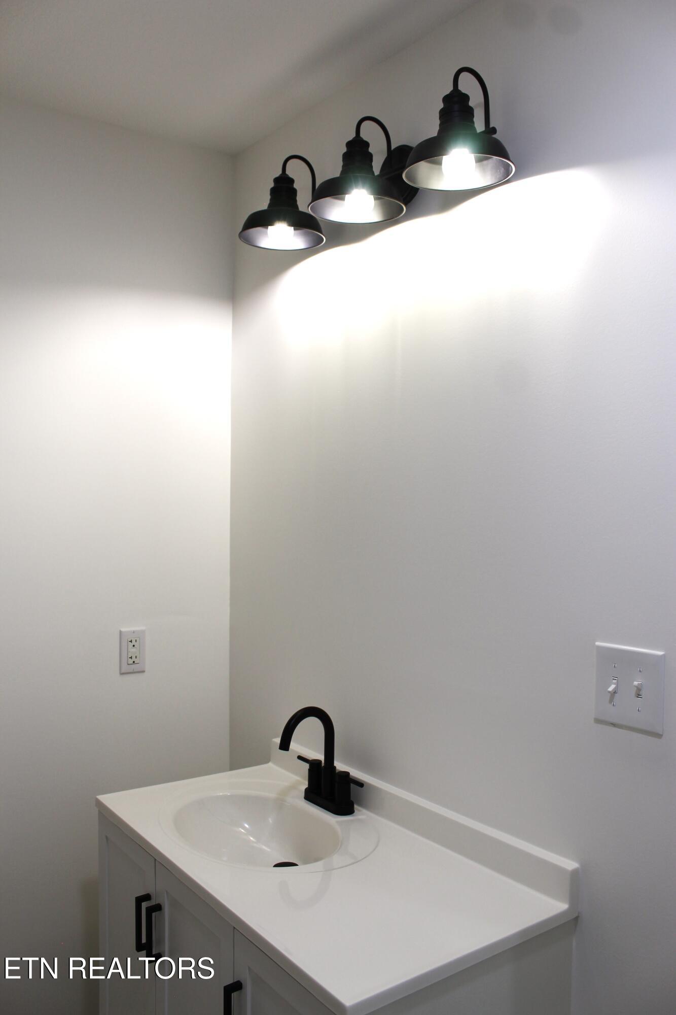 189 Old Sweetwater Road Sweetwater, TN 37874 - Photo 14 of 18 IMG_5052