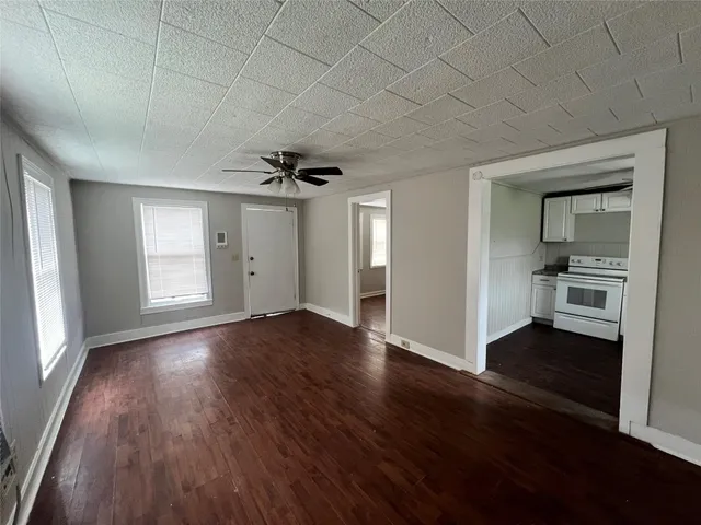 $1,100 | 312 South Pumphrey Street, Edna, TX 77957