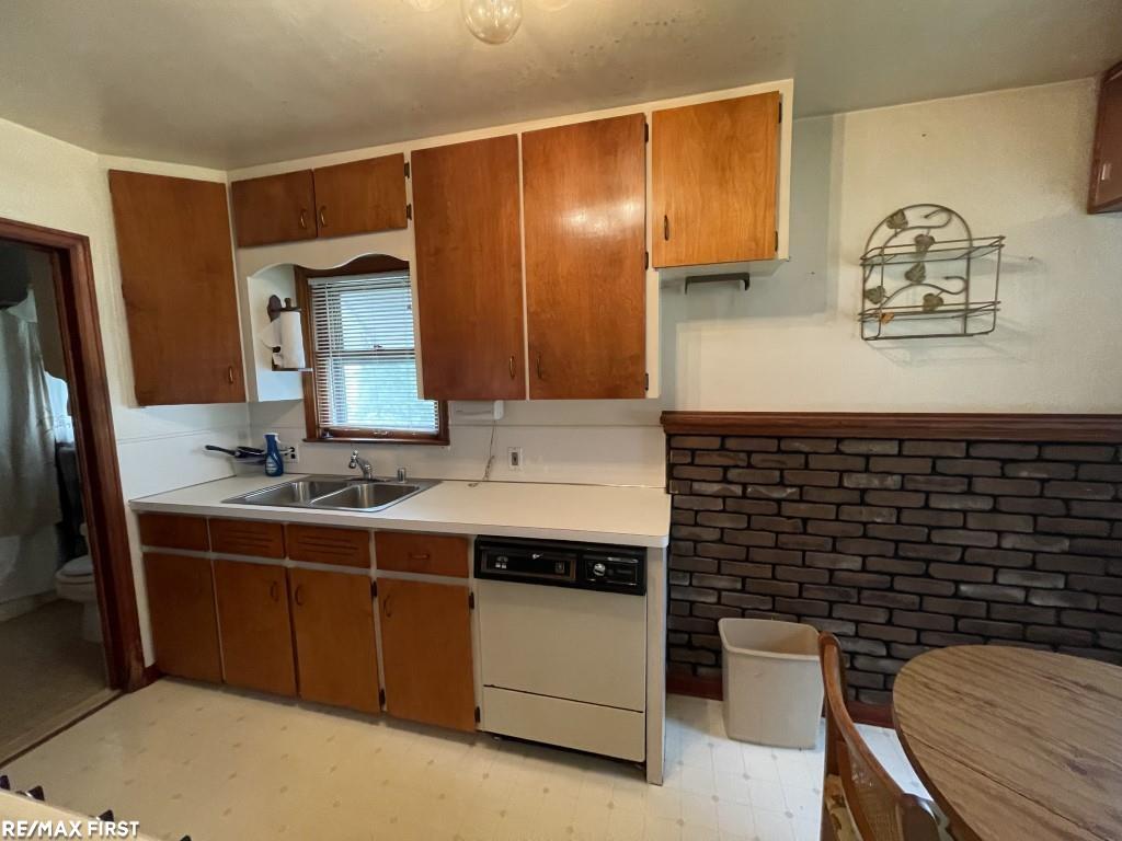 104 Rathbone Street Mount Clemens, MI 48043 - Photo 15 of 28 50109440-14.JPG