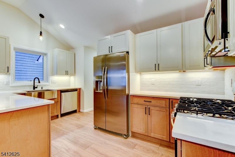 39 Old Road Ringwood, NJ 07456 - Photo 18 of 43 a kitchen with stainless steel appliances granite countertop a refrigerator stove and sink