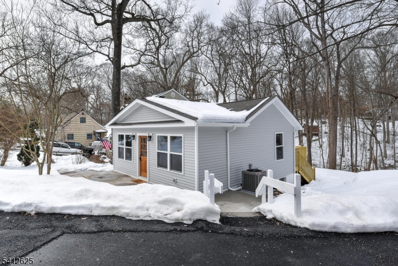 39 Old Road Ringwood, NJ 07456 - Photo 4 of 43