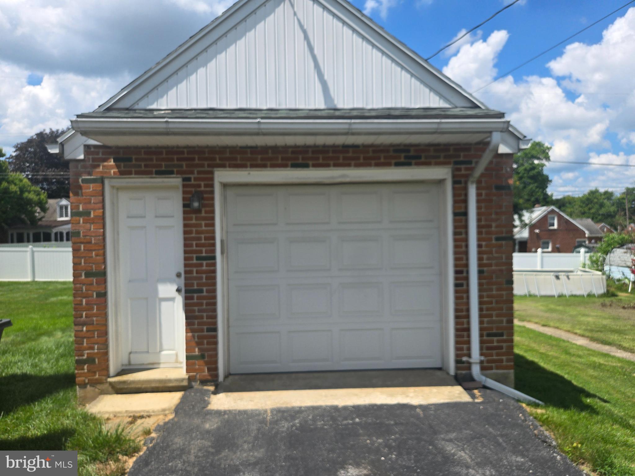220 Edgewood Road York, PA 17402 - Photo 4 of 20