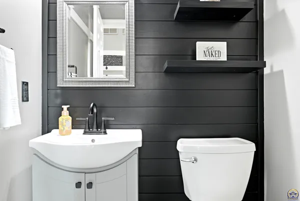 $615,000 | 6140 Southwest South Pointe Drive, Auburn, KS 66402