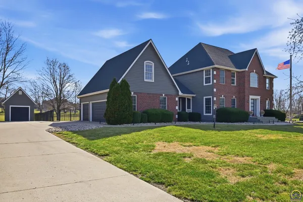 $615,000 | 6140 Southwest South Pointe Drive, Auburn, KS 66402