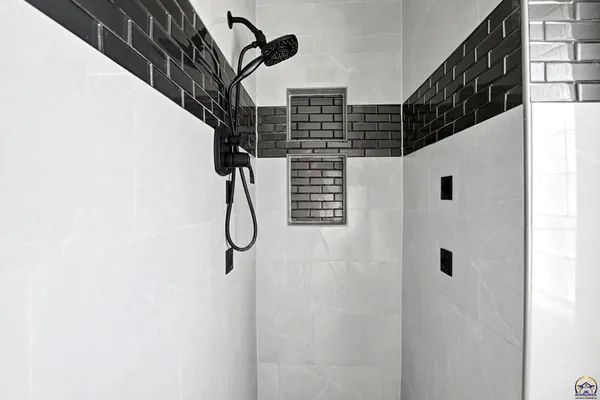 $615,000 | 6140 Southwest South Pointe Drive, Auburn, KS 66402