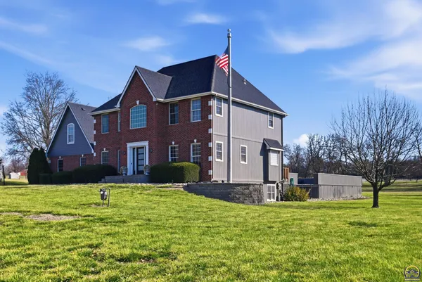 $615,000 | 6140 Southwest South Pointe Drive, Auburn, KS 66402