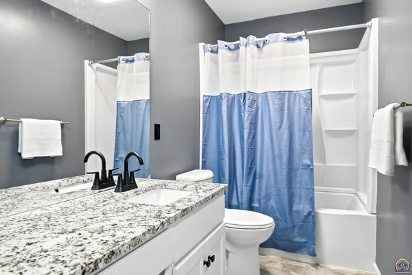$615,000 | 6140 Southwest South Pointe Drive, Auburn, KS 66402