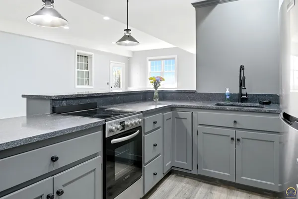 $615,000 | 6140 Southwest South Pointe Drive, Auburn, KS 66402