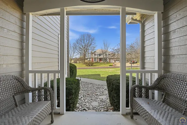 $615,000 | 6140 Southwest South Pointe Drive, Auburn, KS 66402