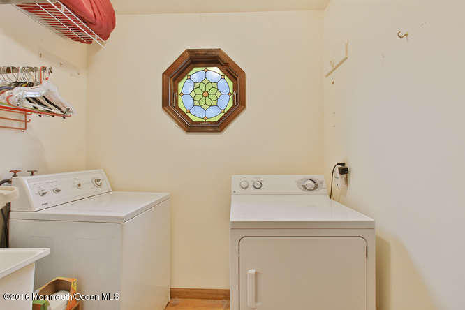 476 Diamond Road Jackson, NJ 08527 - Photo 20 of 37 a utility room with dryer and washer