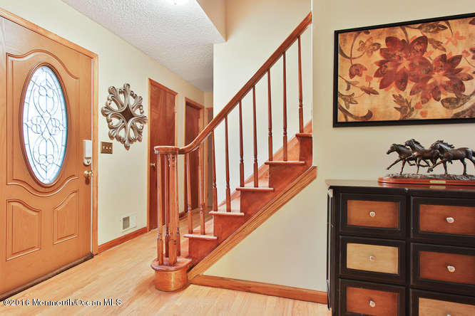 476 Diamond Road Jackson, NJ 08527 - Photo 2 of 37 a view of entryway with a front door