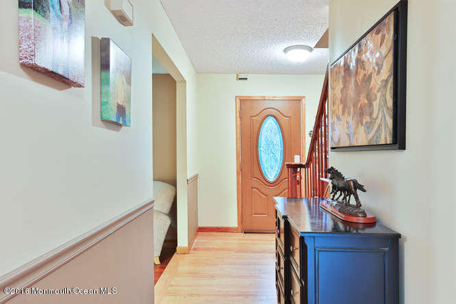 476 Diamond Road Jackson, NJ 08527 - Photo 7 of 37 a view of a hallway with entryway