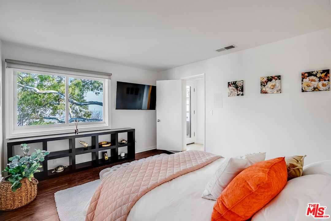 8912 Appian Way Los Angeles, CA 90046 - Photo 22 of 55 a bedroom with a bed and a large window