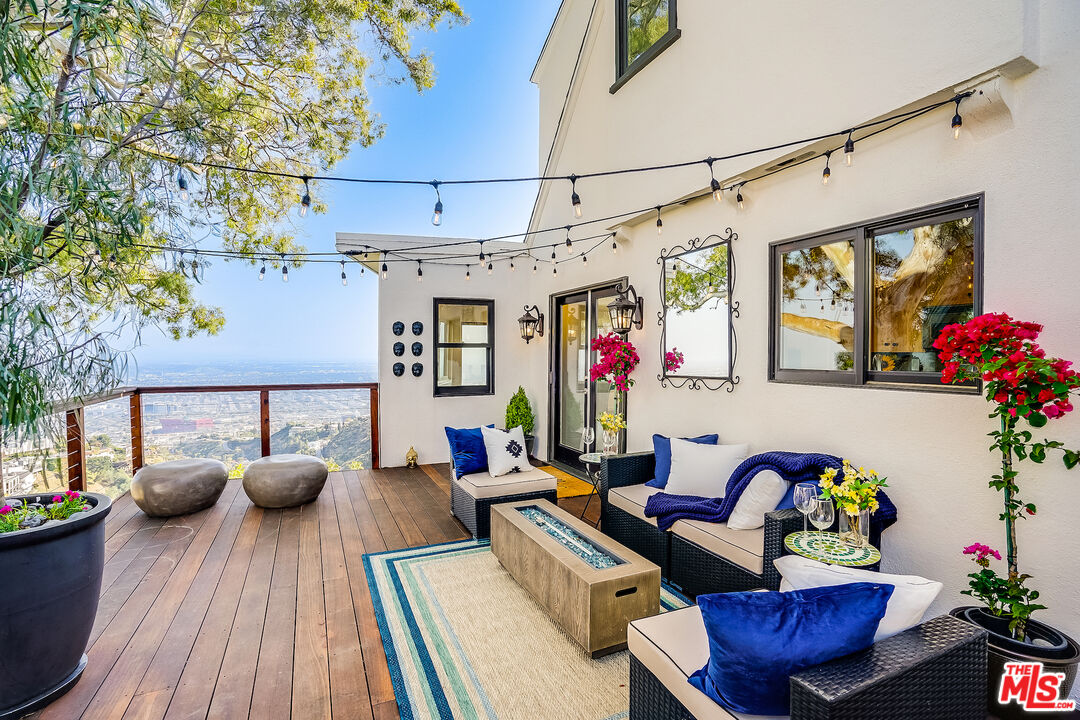 8912 Appian Way Los Angeles, CA 90046 - Photo 49 of 55 a outdoor space with furniture
