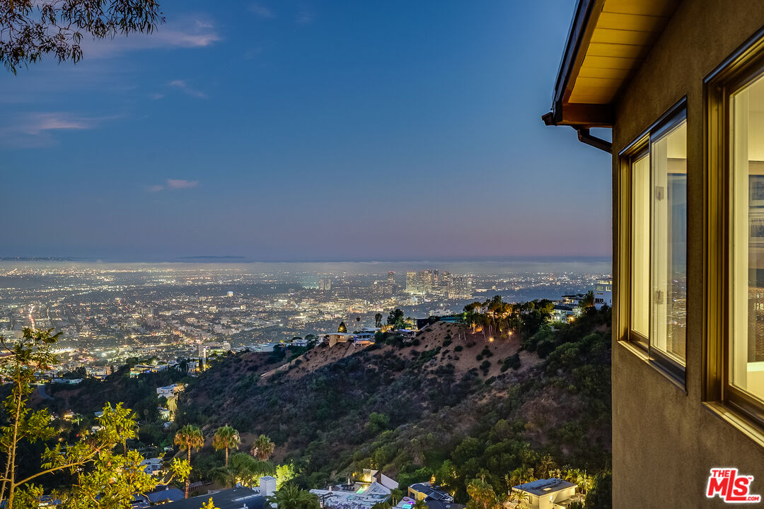 8912 Appian Way Los Angeles, CA 90046 - Photo 55 of 55 a view of city and ocean