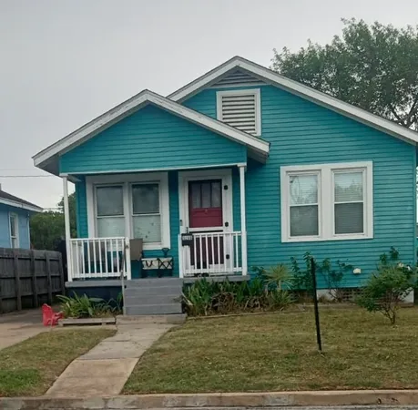 $1,775 | 5208 Bernardo De Galvez Avenue, Galveston, TX 77551