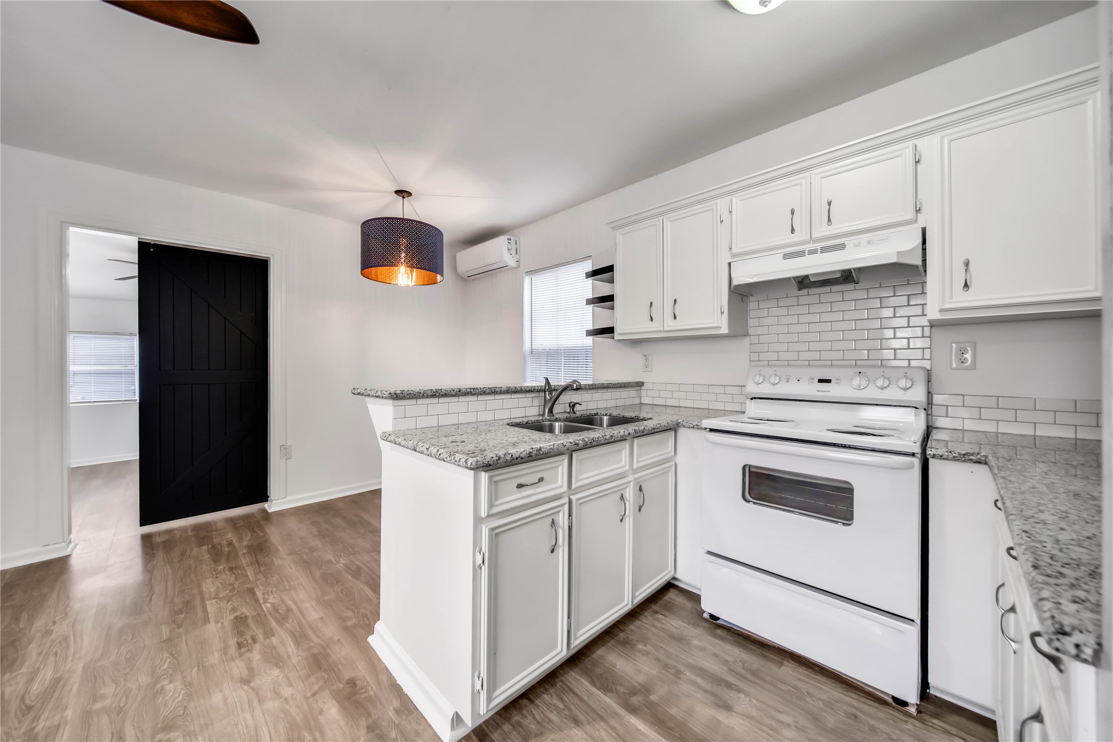 1710 Shelby Street, Unit A Houston, TX 77009 - Photo 3 of 20