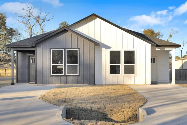 $374,000 | 104 Runnels Street, Willis, TX 77378