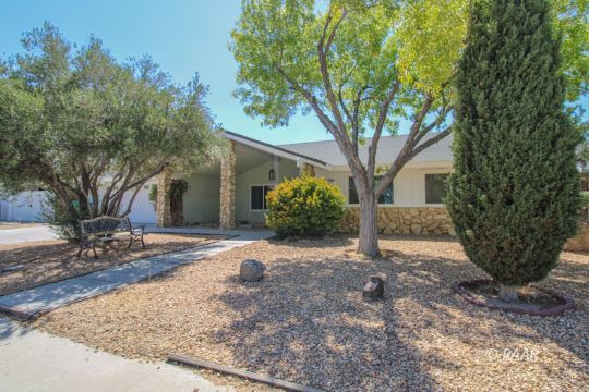 225 South Locust Street Ridgecrest, CA 93555 - Photo 1 of 35