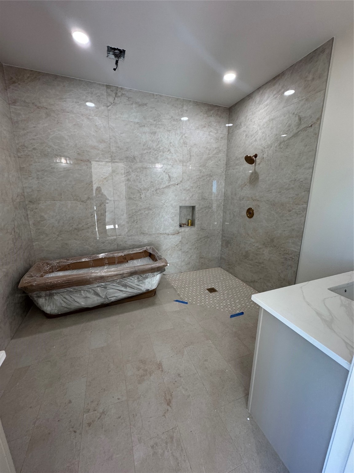 749 Wagon Wheel Trail Angleton, TX 77515 - Photo 6 of 9 a bathroom with a tub and shower