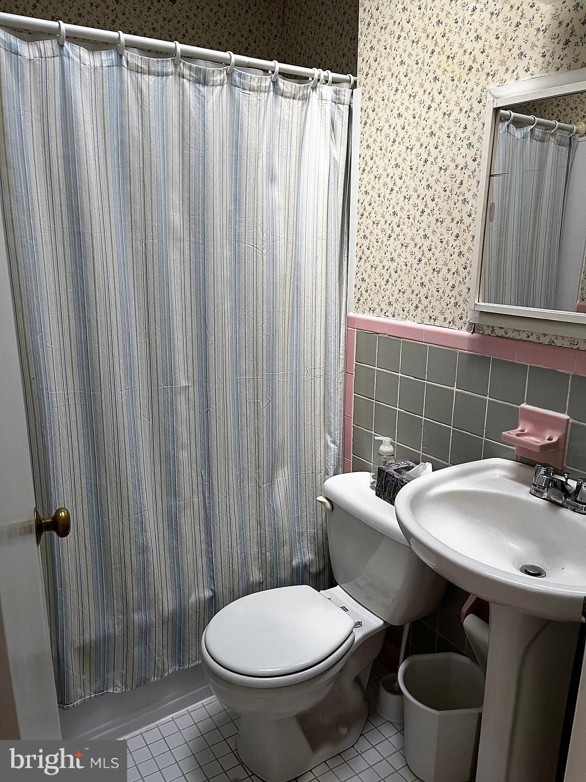 156 Hickory Hill Road Philadelphia, PA 19154 - Photo 20 of 26 Hall Bathroom